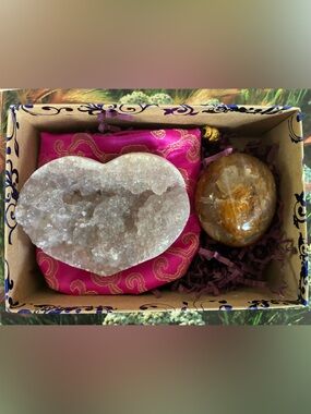 Two Piece Crystal Gift Box - Druze Crystal Heart and Sardonyx